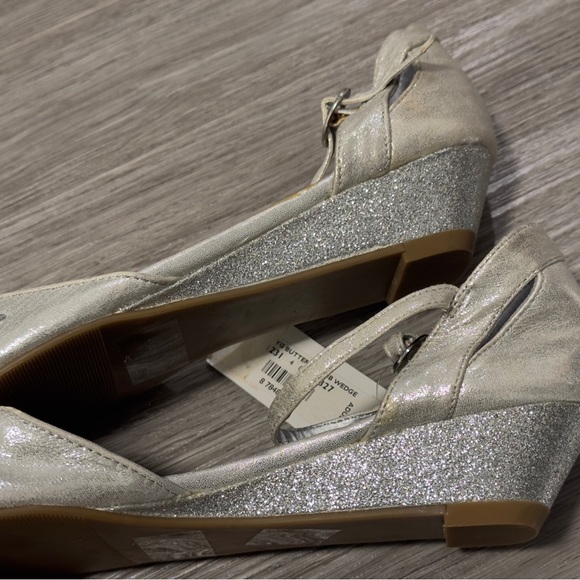 NEW| Girls Fancy Silver Dress Shoess - Picture 5 of 11